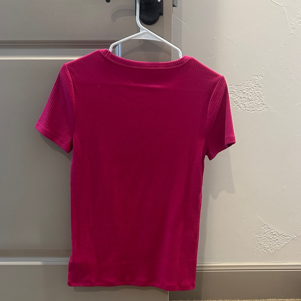 GAP Fuchsia Ribbed Tee - Picture 3 of 4